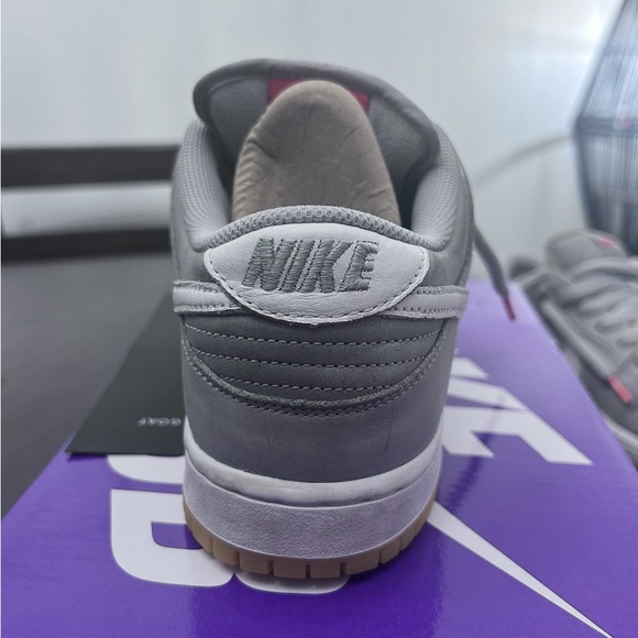 Nike Gray and White Men's Sneakers - Picture 6 of 16